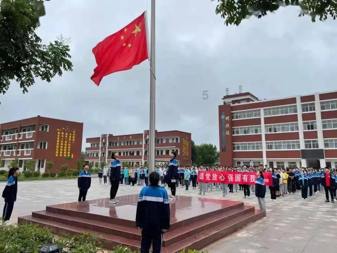 应对低温雨雪天气｜以雪为令 湘西州执委妈妈巾帼志愿服务队开展扫雪除冰送温暖活动